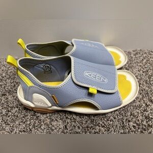 KEEN Waterproof Kids Velcro easy on (no tie) sandals Size 3Y